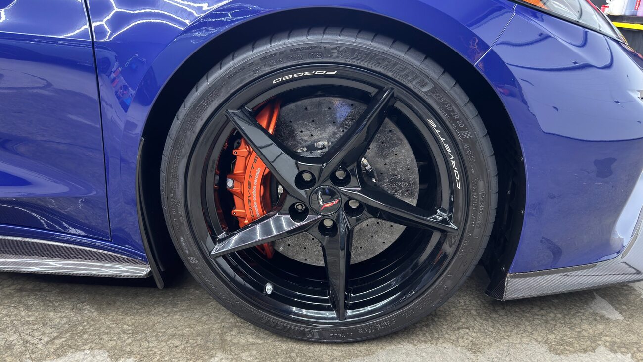 Corvette wheel and carbon ceramic brake